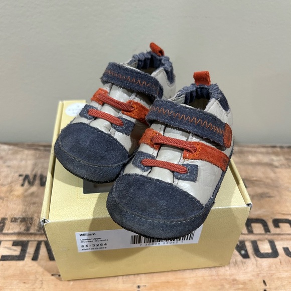 Size 3 Robeez shoes - Picture 1 of 6